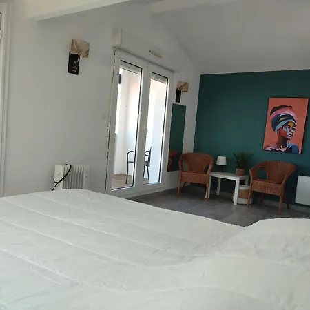 Apartment T4 A Deux Pas De La Plage Avec Parking Prive - Fr-1-239-666 *