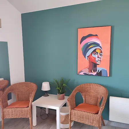 Apartment T4 A Deux Pas De La Plage Avec Parking Prive - Fr-1-239-666